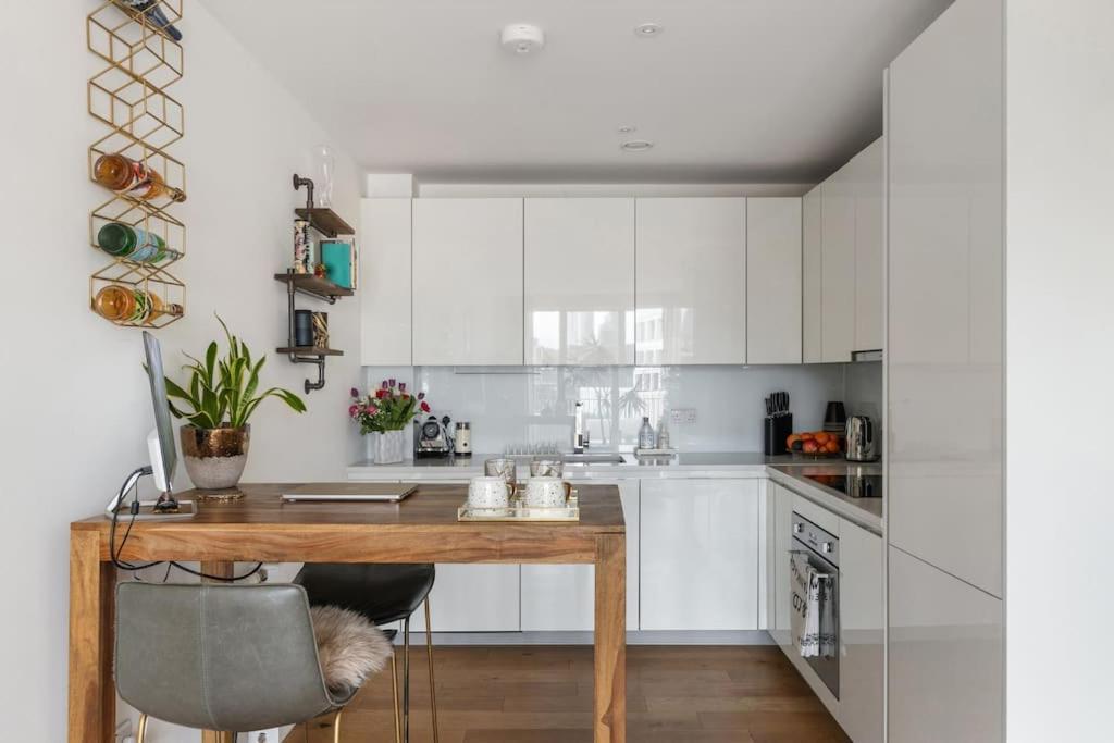 Modern New 1-Bedroom Home Stunning Views Londres Exterior foto